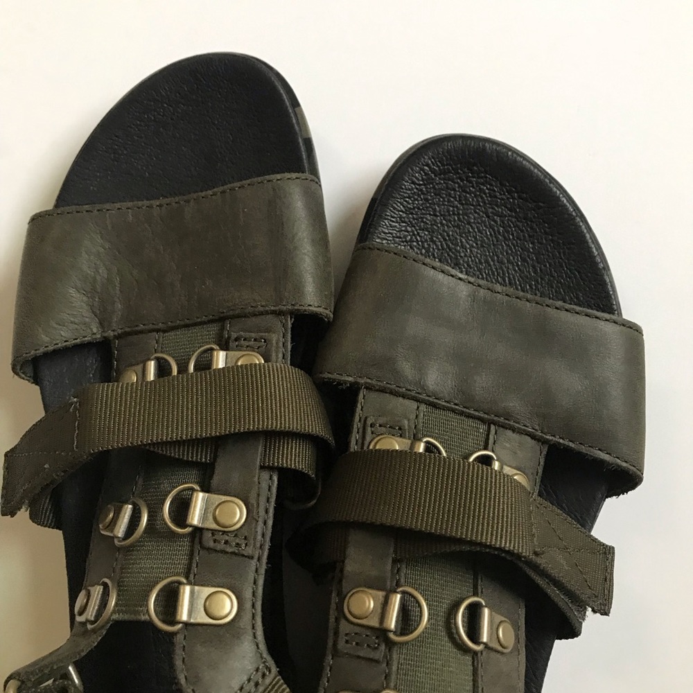*SOLD!* NWOB Sorel torpeda Carly sandals - Picture 7 of 7